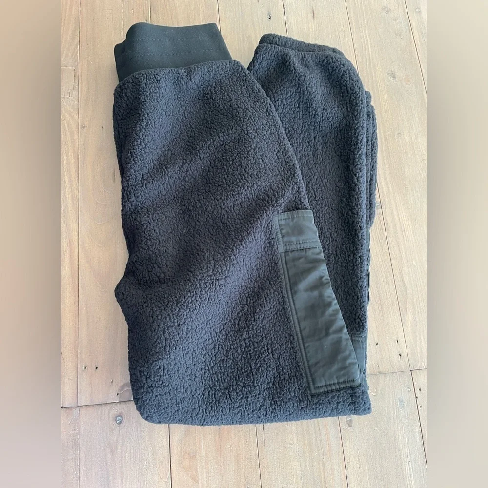 CURRENT SEASON Alo Micro Sherpa High-Waist Solstice Sweatpant NWT